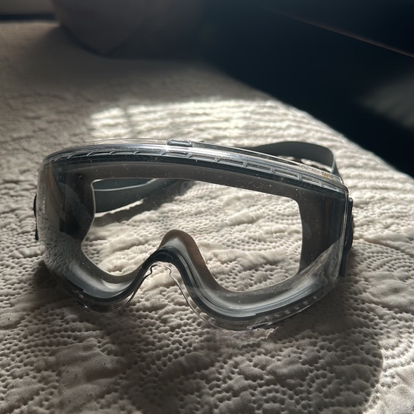Lab eye protection - Picture 2 of 3
